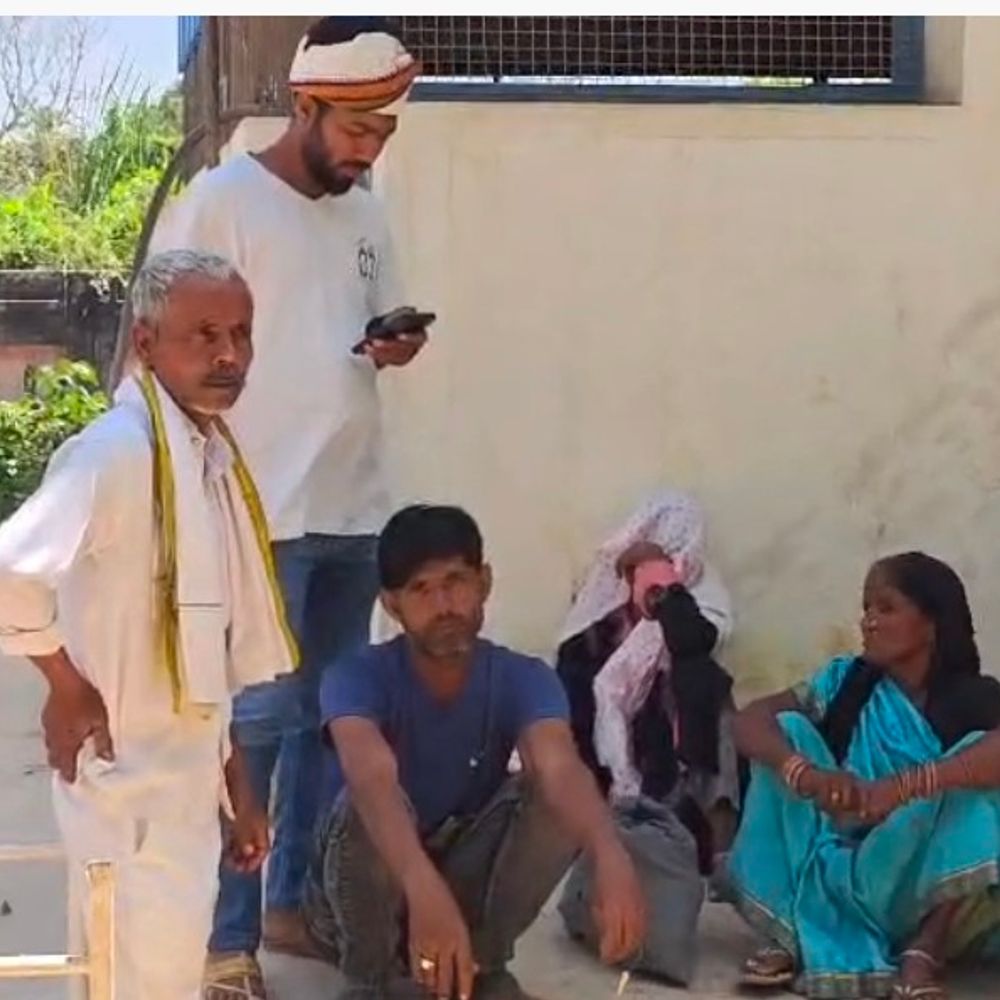 कौशांबी में अज्ञात वाहन की टक्कर से महिला की मौत:खेत में खाना देने जा रही 60 वर्षीय महिला ने तोड़ा दम, चालक की तलाश जारी