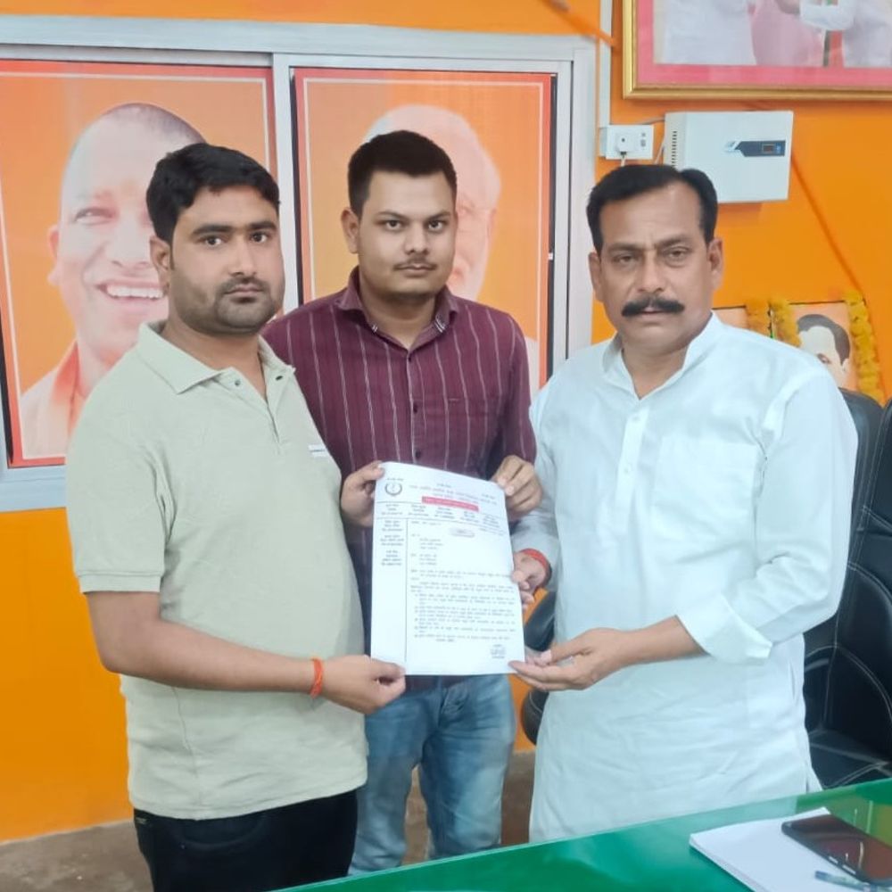 मृतक आश्रित कर्मचारियों ने सीएम के नाम सौंपा ज्ञापन:लखीमपुर में लिपिक पद सृजित करने और योग्य चतुर्थ श्रेणी कर्मचारियों को पदोन्नत करने की मांग