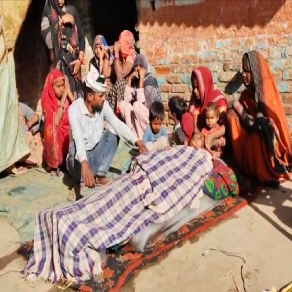 शाहजहांपुर में गवाही देने पर धमकी मिली:बेटे की हत्या के आरोपियों ने पोते को मारने की धमकी दी थी, कार्रवाई की मांग की थी