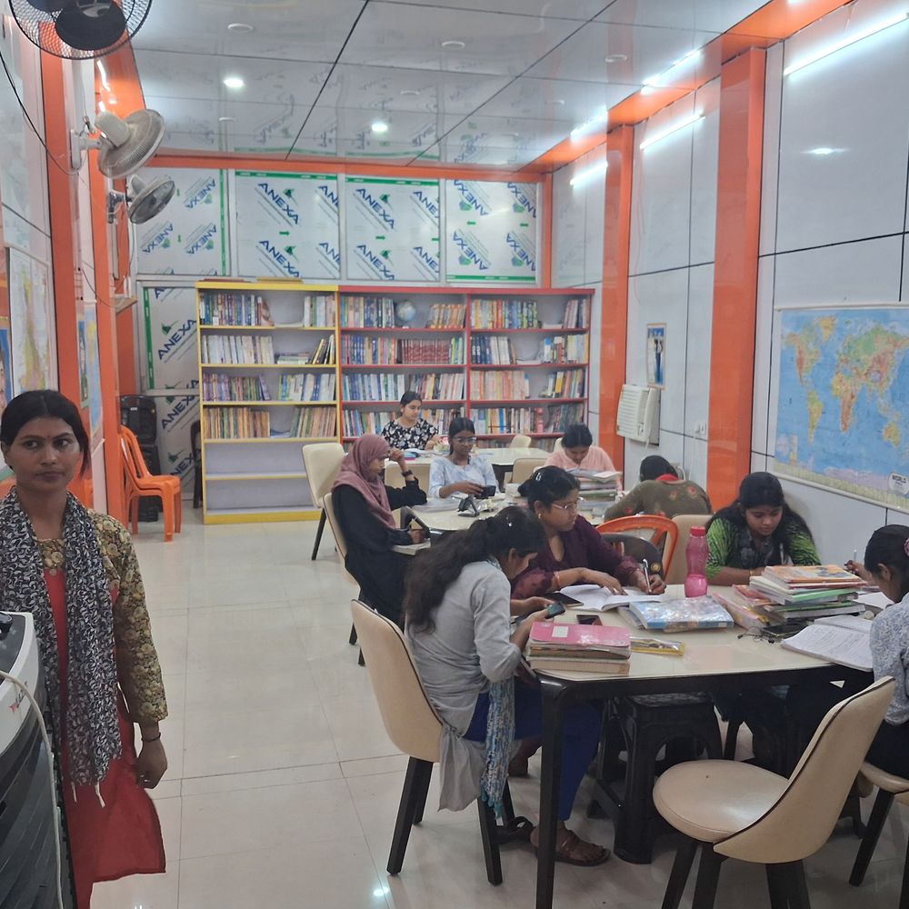 कुशीनगर की फ्री लाइब्रेरी से 72 युवाओं को मिली सफलता:26 को सरकारी नौकरी, 46 ने NEET-JEE में किया क्वालीफाई