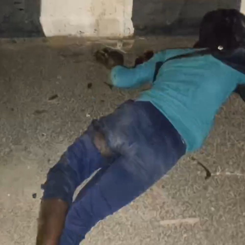 वाराणसी में सड़क हादसे में युवक की मौत:एक अन्य घायल, NHAI पर लापरवाही का आरोप; बाइक डिवाइडर से टकराई