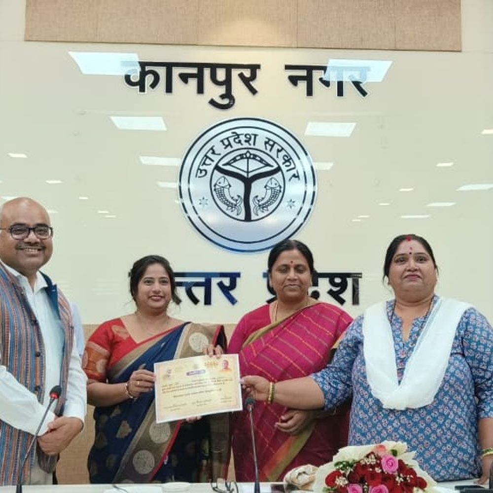 ​कानपुर की आंगनबाड़ी और पंचायत की बेटियां सम्मानित:उत्कृष्ट कार्य पर मिला प्रशस्ति पत्र, PM का भाषण सुन दोहराया सशक्तिकरण का संकल्प