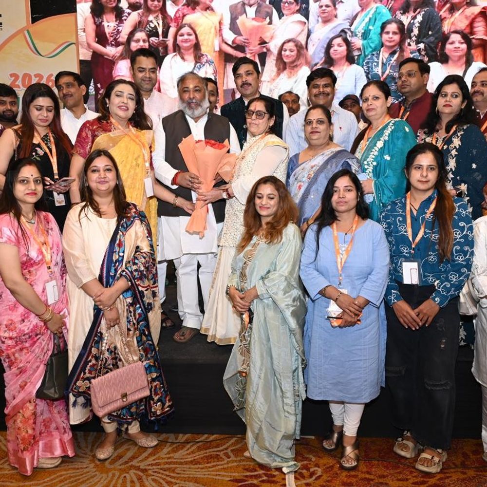 लखनऊ में एमएसएमई व्यापार शिखर सम्मेलन:उद्योग संवाद के सहयोग से उद्यम रत्न अवार्ड भी दिए गए