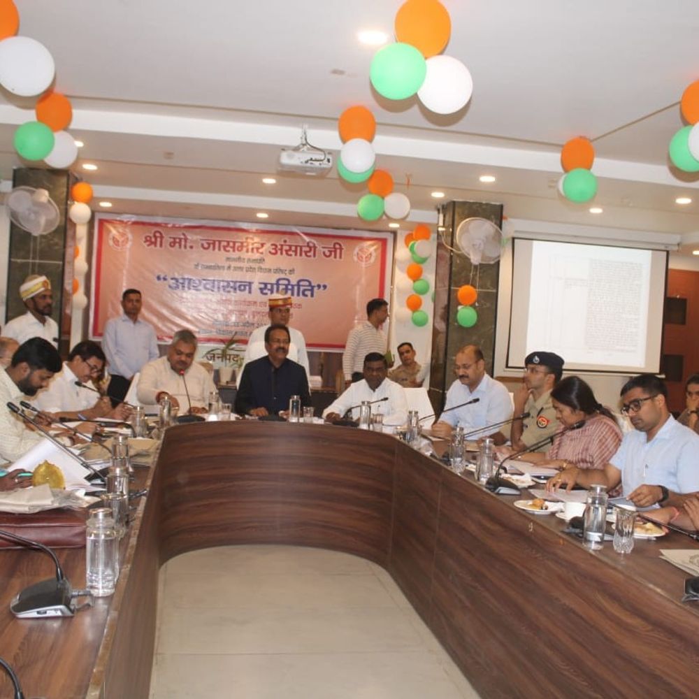 विधान परिषद समिति ने दिए प्रभावी कार्यवाही के निर्देश:मेरठ, बुलंदशहर, बागपत, हापुड़ के अधिकारियों के साथ समीक्षा बैठक