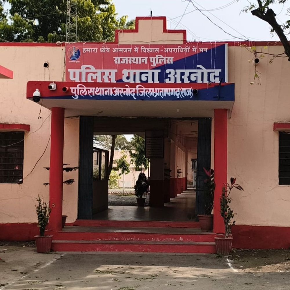 अरनोद पुलिस ने एक वांछित आरोपी को किया गिरफ्तार:  ‘ऑपरेशन त्रिनेत्र’ के तहत 4.750 किलो गांजा तस्करी मामले में पकड़ा – pratapgarh (Rajasthan) News