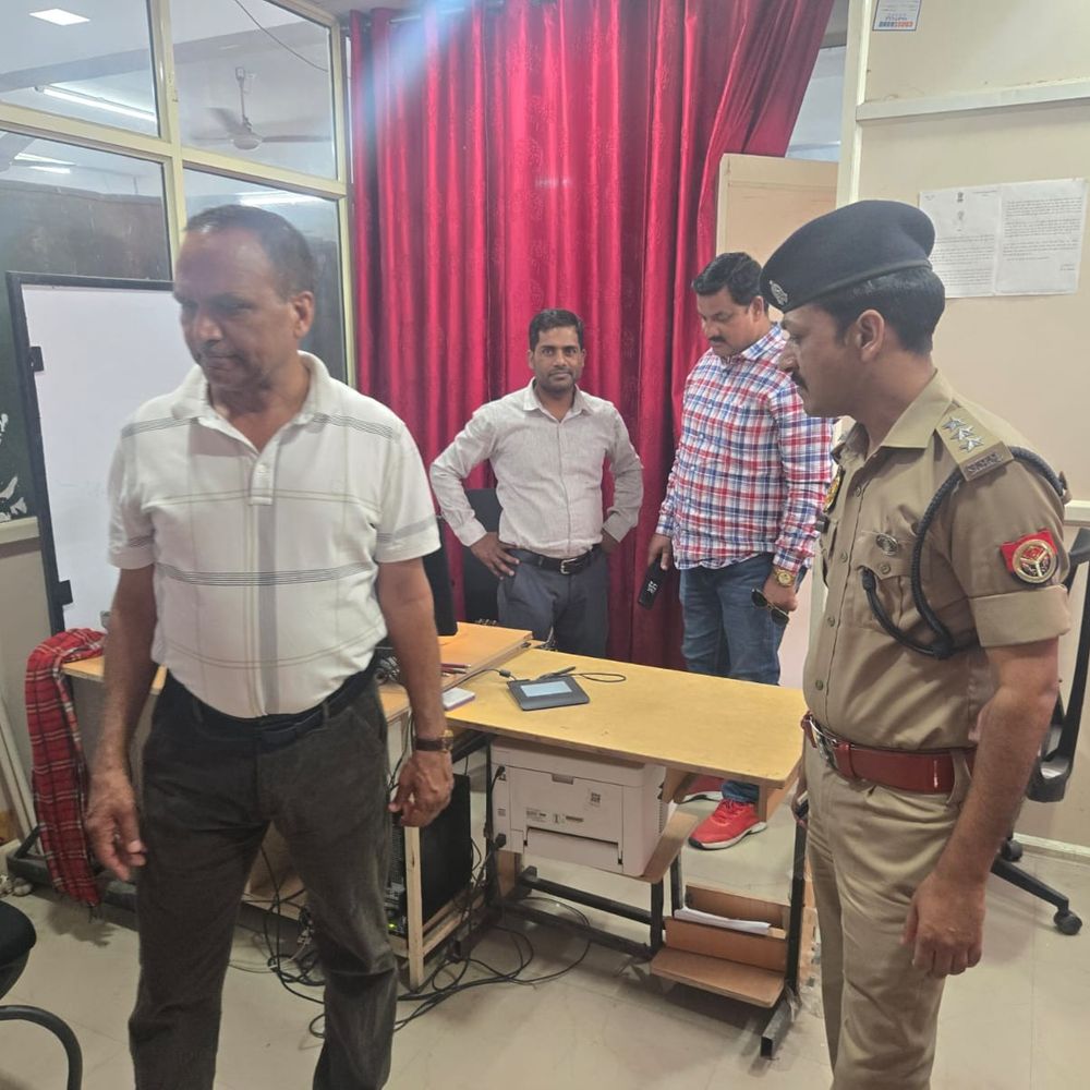 बदायूं पासपोर्ट ऑफिस को बम से उड़ाने की धमकी:ई-मेल मिलने के बाद पुलिस गहन जांच में जुटी