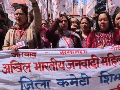 KNH अस्पताल से गायनी OPD शिफ्ट करने का विरोध:  महिला समिति ने दिया धरना, BJP ने राज्यपाल से मिलकर फैसला वापस लेने की मांग की – Shimla News