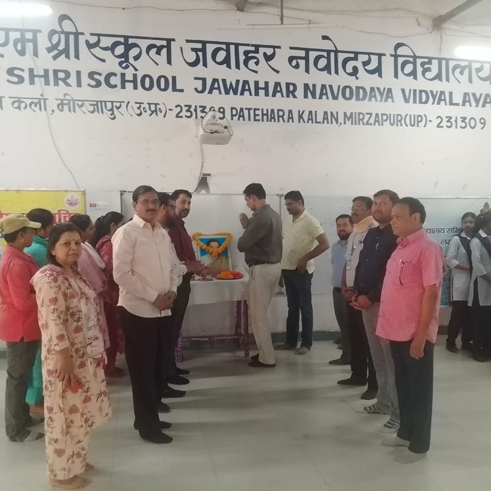 मिर्जापुर में जवाहर नवोदय विद्यालय ने मनाया स्थापना दिवस:ग्रामीण क्षेत्रों में गुणवत्तापूर्ण शिक्षा देने का संकल्प लिया
