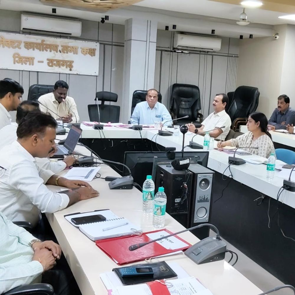 लंबित प्रकरणों के त्वरित निराकरण पर जोर:  5 विभागों को अल्टीमेटम; राजगढ़ की समय-सीमा बैठक में रिकॉर्ड डिजिटलीकरण के निर्देश – rajgarh (MP) News
