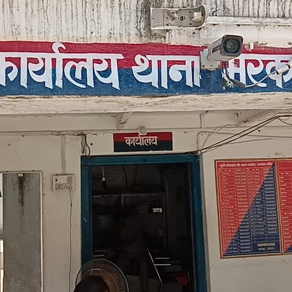 बांदा में कॉलेज जा रहीं दो छात्राएं लापता:भाई ने छोड़ा, बाजार से लौटने पर नहीं मिलीं, तहरीर पर मामला दर्ज