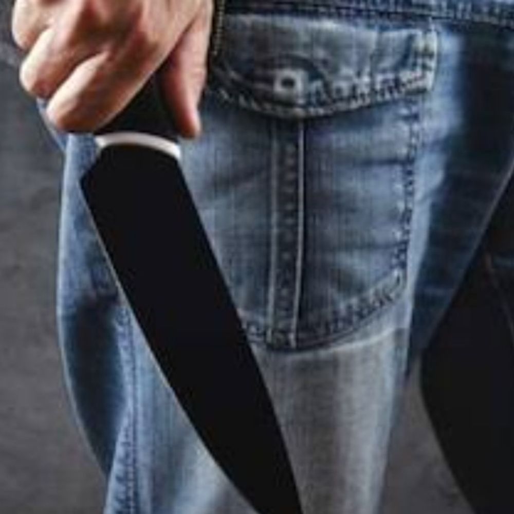 मेरठ में मजदूरी मांगने पर हमला:युवक की गर्दन पर चाकू से वार, हालत गंभीर