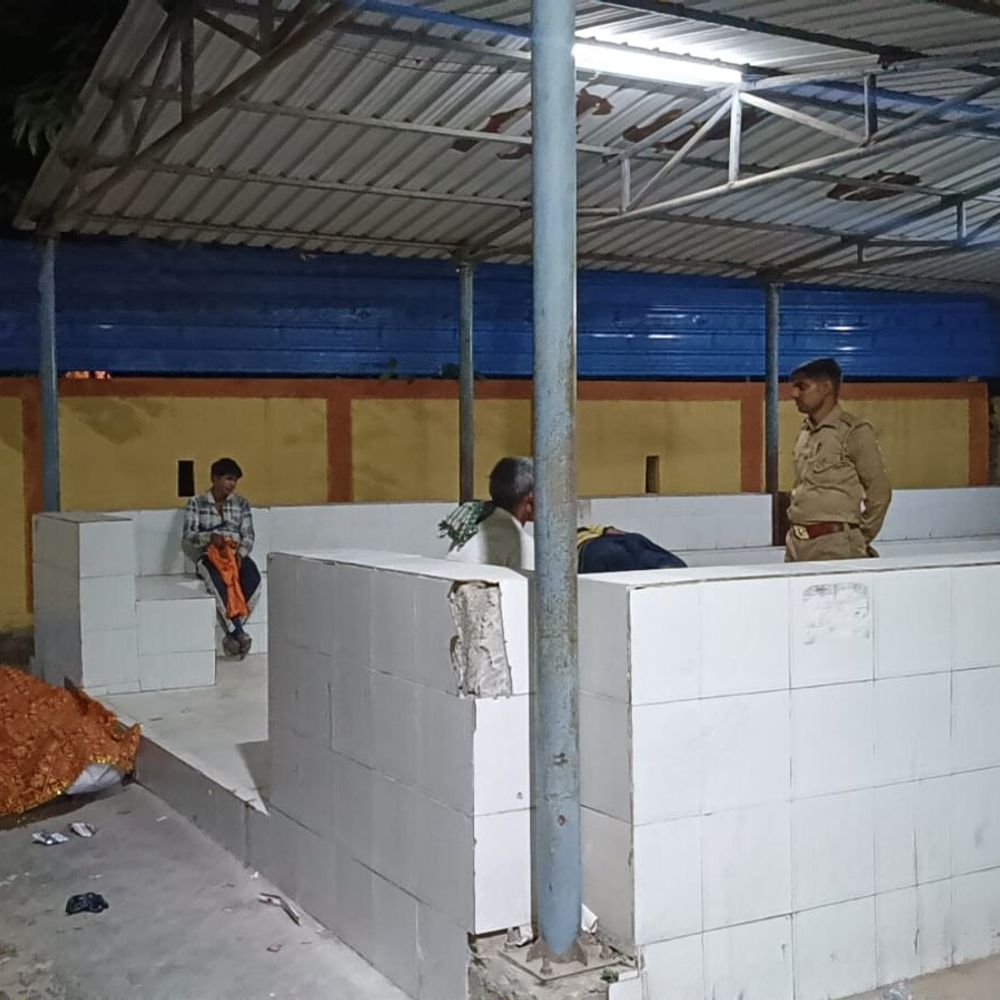 उन्नाव में मामूली विवाद पर नव विवाहिता ने की आत्महत्या:चाकू से गर्दन काटी, इलाज के दौरान दम तोड़ा, 2025 में की थी कोर्ट मैरिज