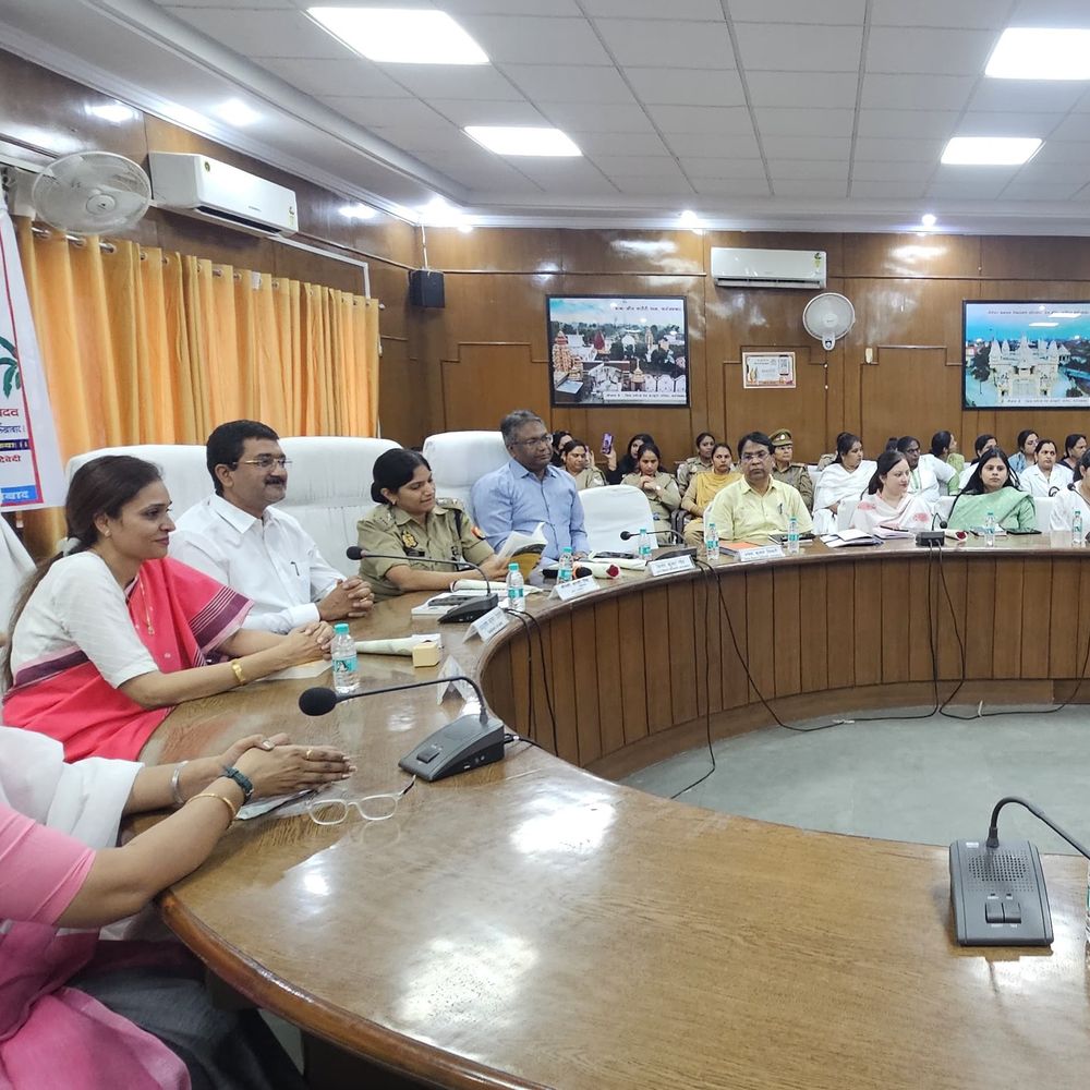 फर्रुखाबाद में नारी शक्ति वंदन सम्मेलन आयोजित:महिलाओं को सुरक्षा, सशक्तिकरण और आत्मनिर्भरता की जानकारी दी गई