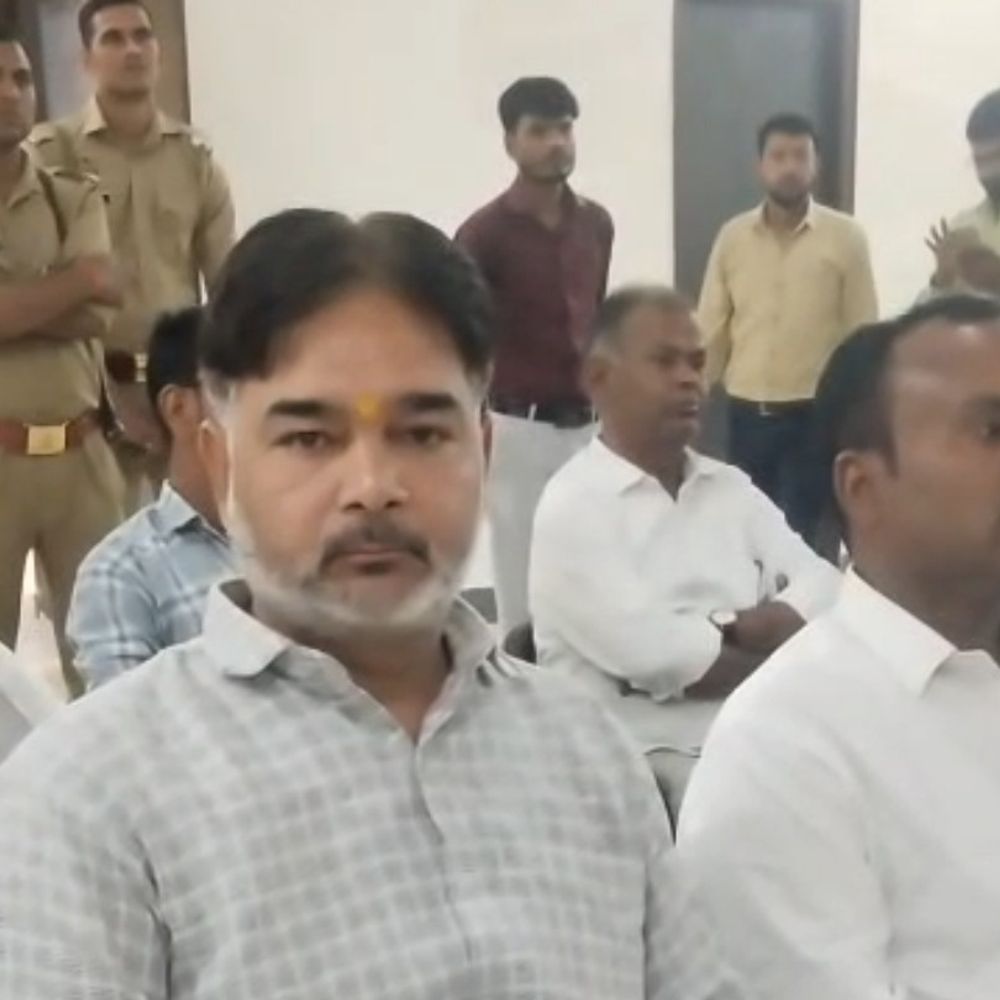 विश्व हिंदू परिषद ने बजरंग दल के साथ दिया ज्ञापन:कासगंज गौशालाओं की दयनीय स्थिति पर प्रभारी मंत्री से कार्रवाई की मांग