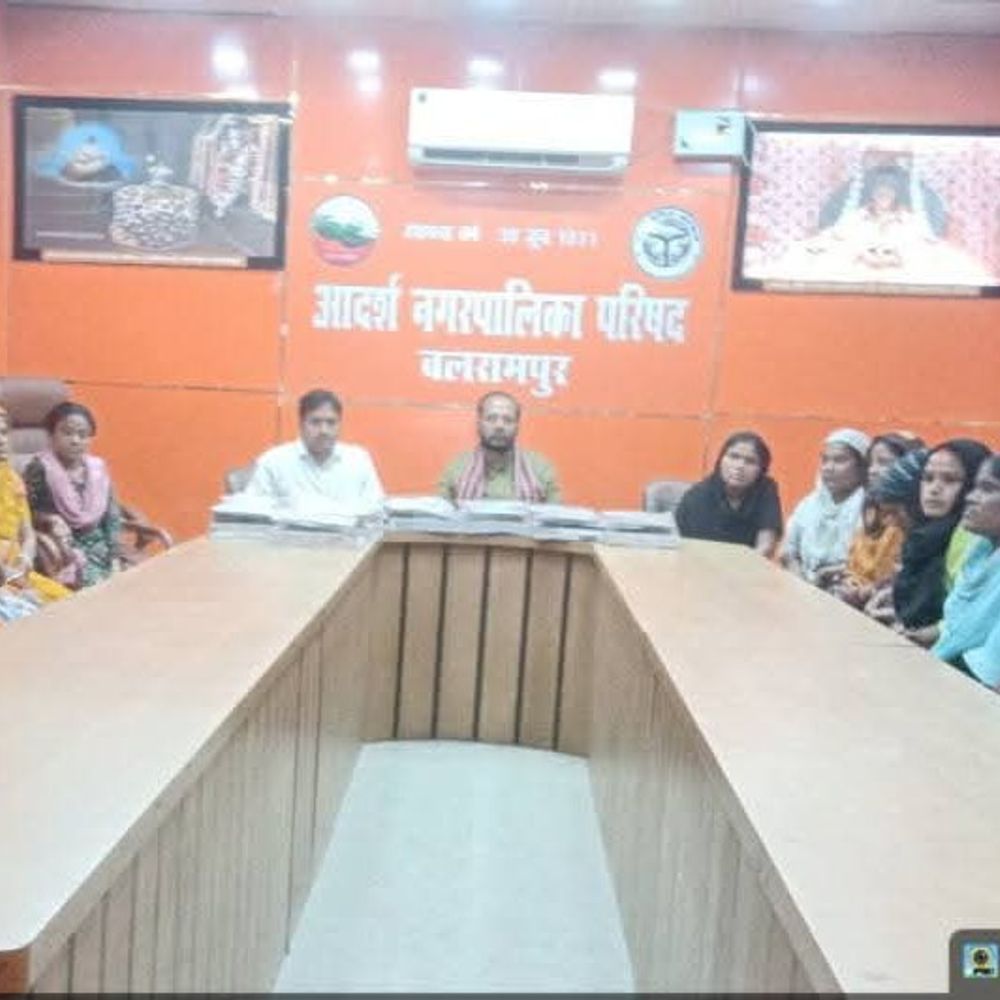 बलरामपुर में नारी शक्ति बंधन सम्मेलन:महिलाओं को सम्मानित कर सशक्तिकरण का संदेश दिया गया