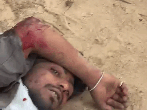 मानसा में प्रेमी को पेड़ से बांधकर पीटा- मौत:  पड़ोस की तीन बच्चों की मां से प्रेम प्रसंग का आरोप, 5 लोगों पर केस दर्ज किया – Mansa News