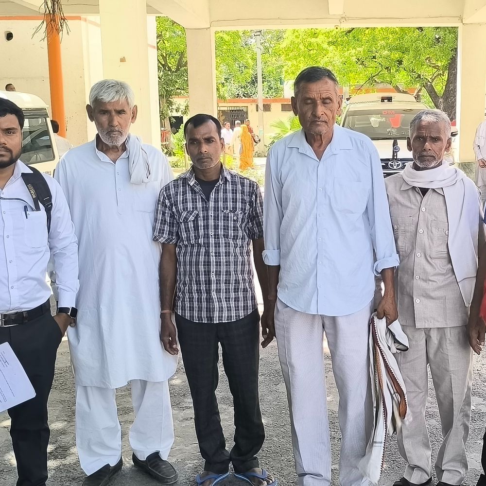 मैनपुरी में 70 बीघा मक्का फसलपानी के अभाव में सूखी:बिजली तारटूटने से सिंचाई बाधित,किसानों ने DM से की शिकायत