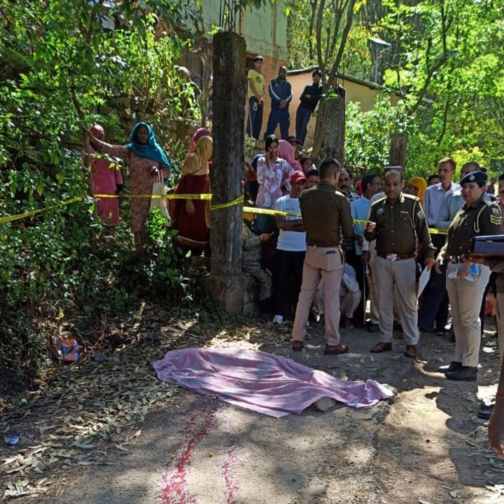 हिमाचल में युवती की गला काटकर हत्या:  कॉलेज जा रही थी, हमलावर मौके से फरार, पुलिस तलाश में जुटी – Mandi (Himachal Pradesh) News