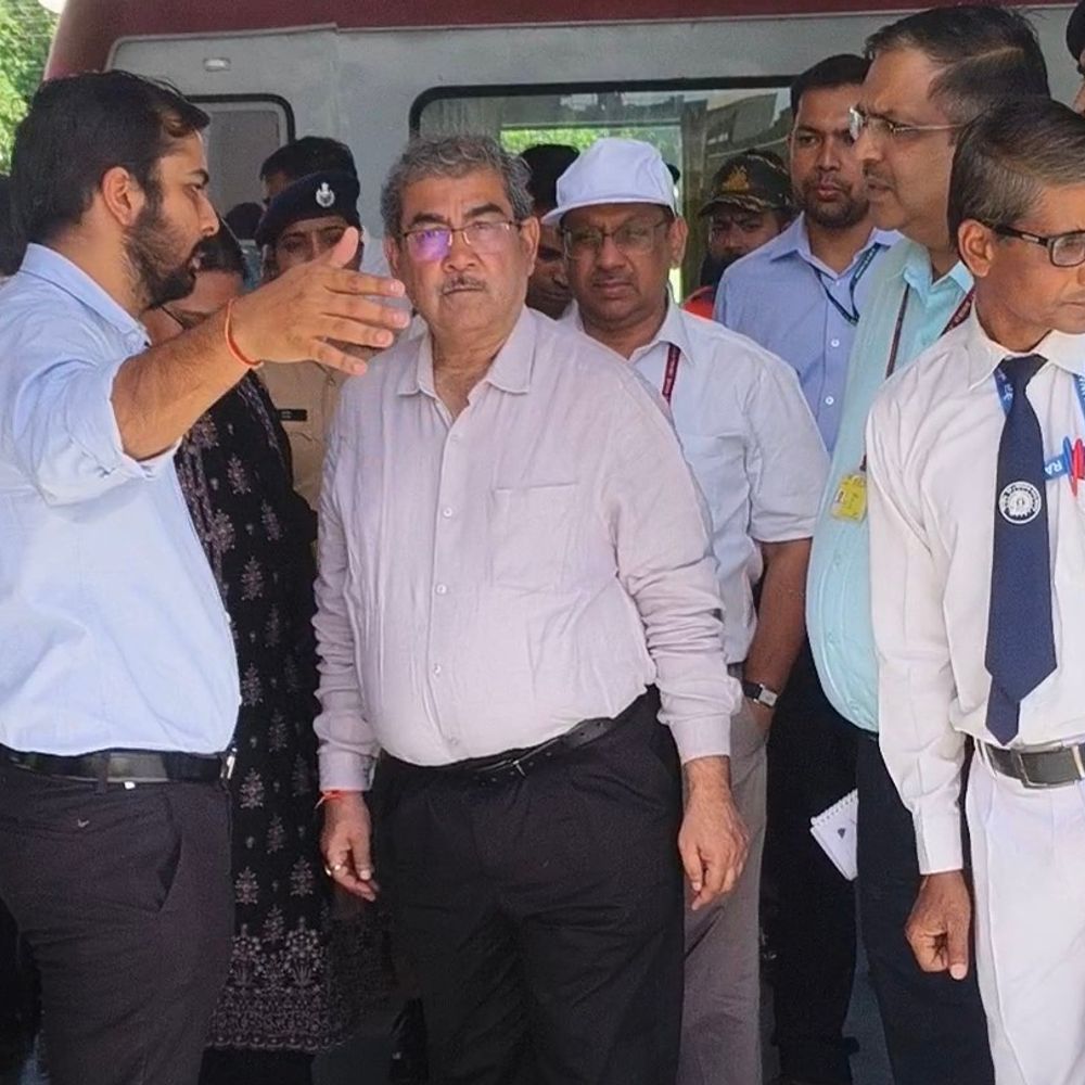 उत्तर रेलवे महाप्रबंधक हरदोई स्टेशन के निर्माण कार्य से असंतुष्ट:जनवरी 2027 तक काम पूरा करने के निर्देश दिए