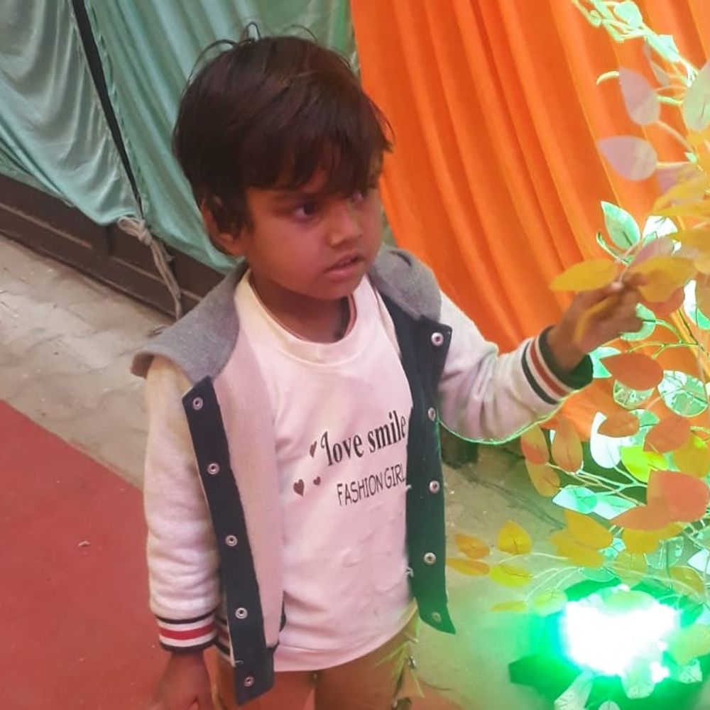 बुआ के हाथों में भतीजी की तड़प-तड़प कर मौत:ग्रामीणों ने शव को सड़क पर रखकर किया हंगामा, भाग रहे डंफर चालक को पुलिस ने पकड़ा