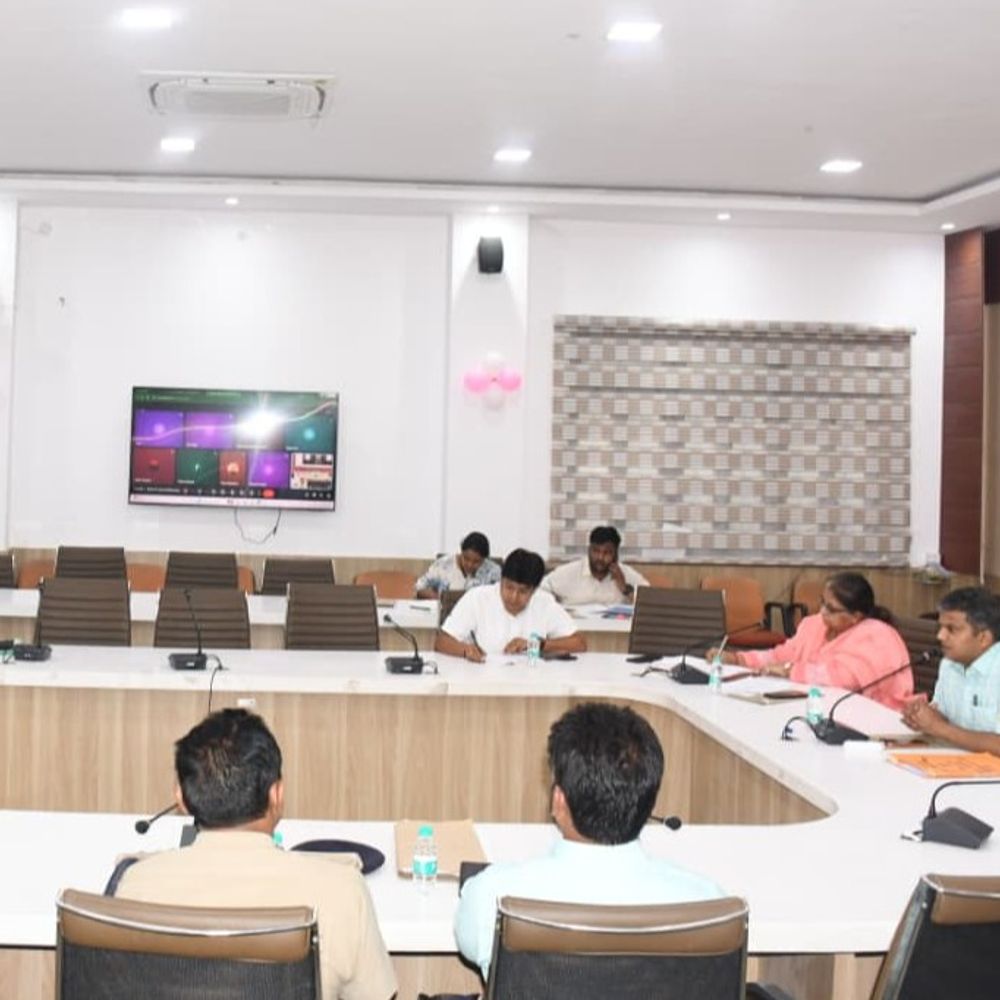 बढ़ती गर्मी को लेकर प्रयागराज प्रशासन अलर्ट मोड पर:DM ने दिए सख्त निर्देश, पानी, छांव और इलाज पर खास जोर