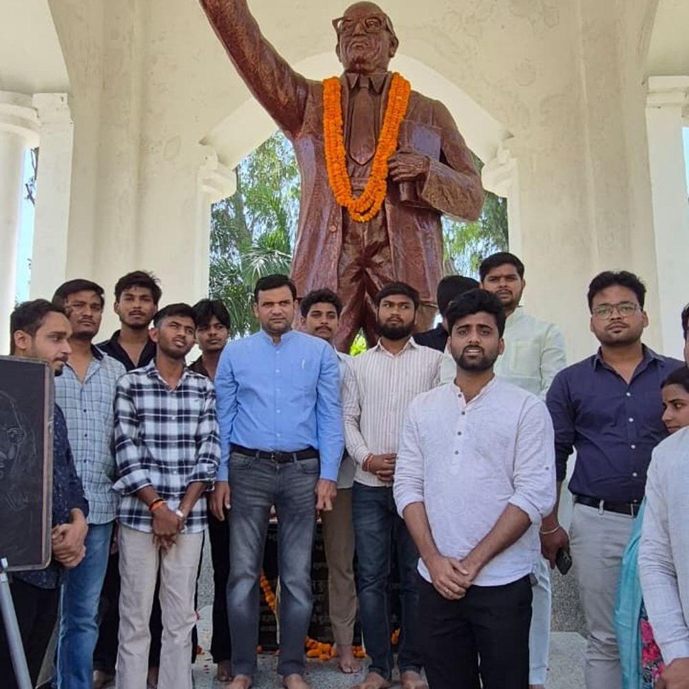 लखनऊ विश्वविद्यालय में अंबेडकर जयंती मनाई:एबीवीपी ने संविधान स्थल पर बाबा साहब की प्रतिमा पर पुष्पांजलि अर्पित की