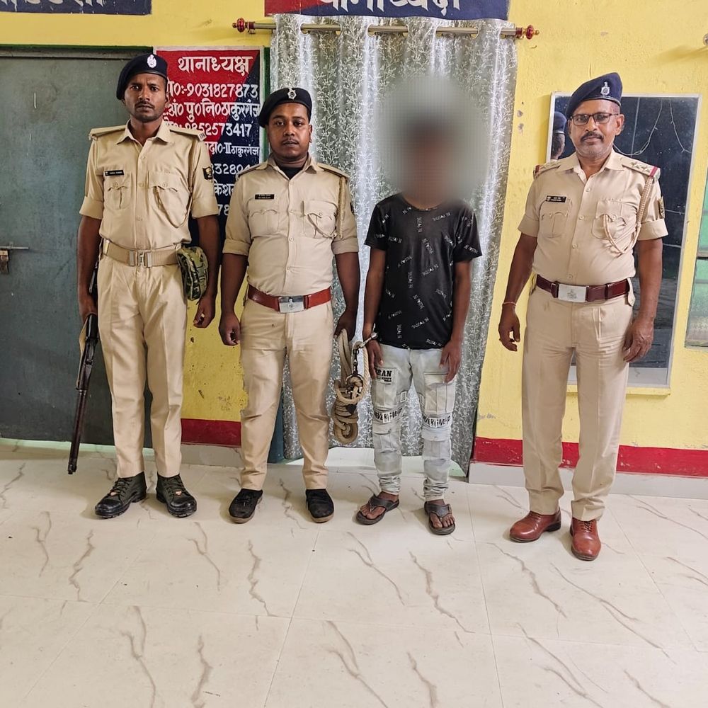 किशनगंज पुलिस ने स्मैक तस्कर समेत 2 को पकड़ा:नशा-शराब विरोधी अभियान चलाया, 5.83 ग्राम स्मैक बरामद, नेटवर्क की जांच जारी