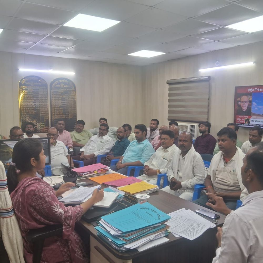 SDM ने रेस्टोरेंट-मैरिज हॉल संचालकों संग की बैठक:शेखपुरा में LPG उपलब्धता, बाल विवाह रोकने के लिए वर-वधू के आयु प्रमाण पत्रों की होगी जांच