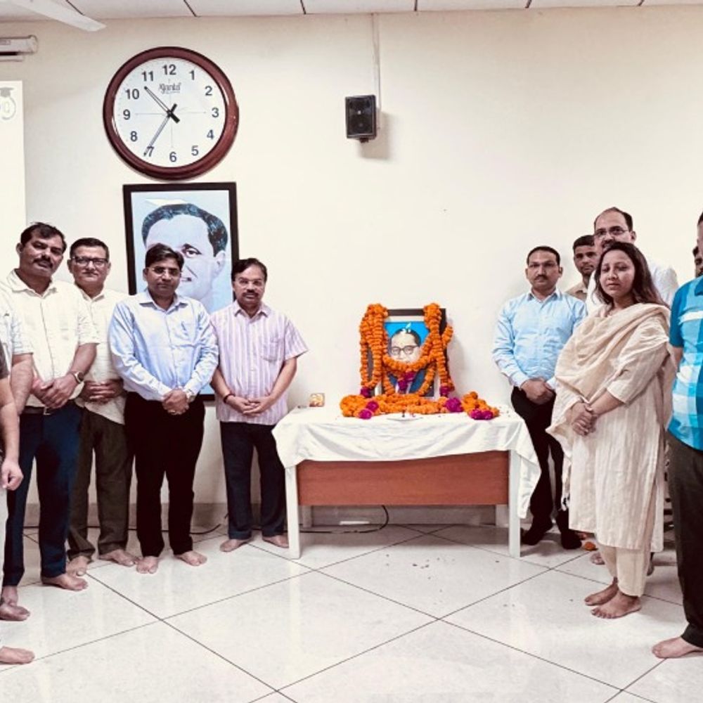 AKTU में बाबा साहब की जयंती मनाई गई:कुलपति ने पुष्प अर्पित कर दी श्रद्धांजलि, छात्रों को देशभक्ति का पढ़ाया पाठ