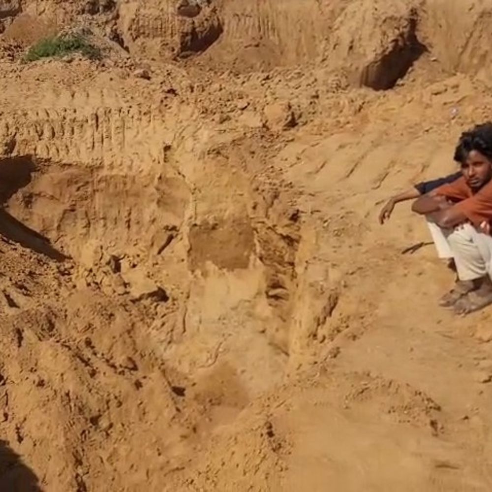 सहारनपुर में मिट्टी की ढांग गिरने से 2 मरे:ईंट-भट्ठे पर खेल रहे 5 बच्चे, 3 गंभीर, शामली के मजदूर परिवारों में मचा कोहराम