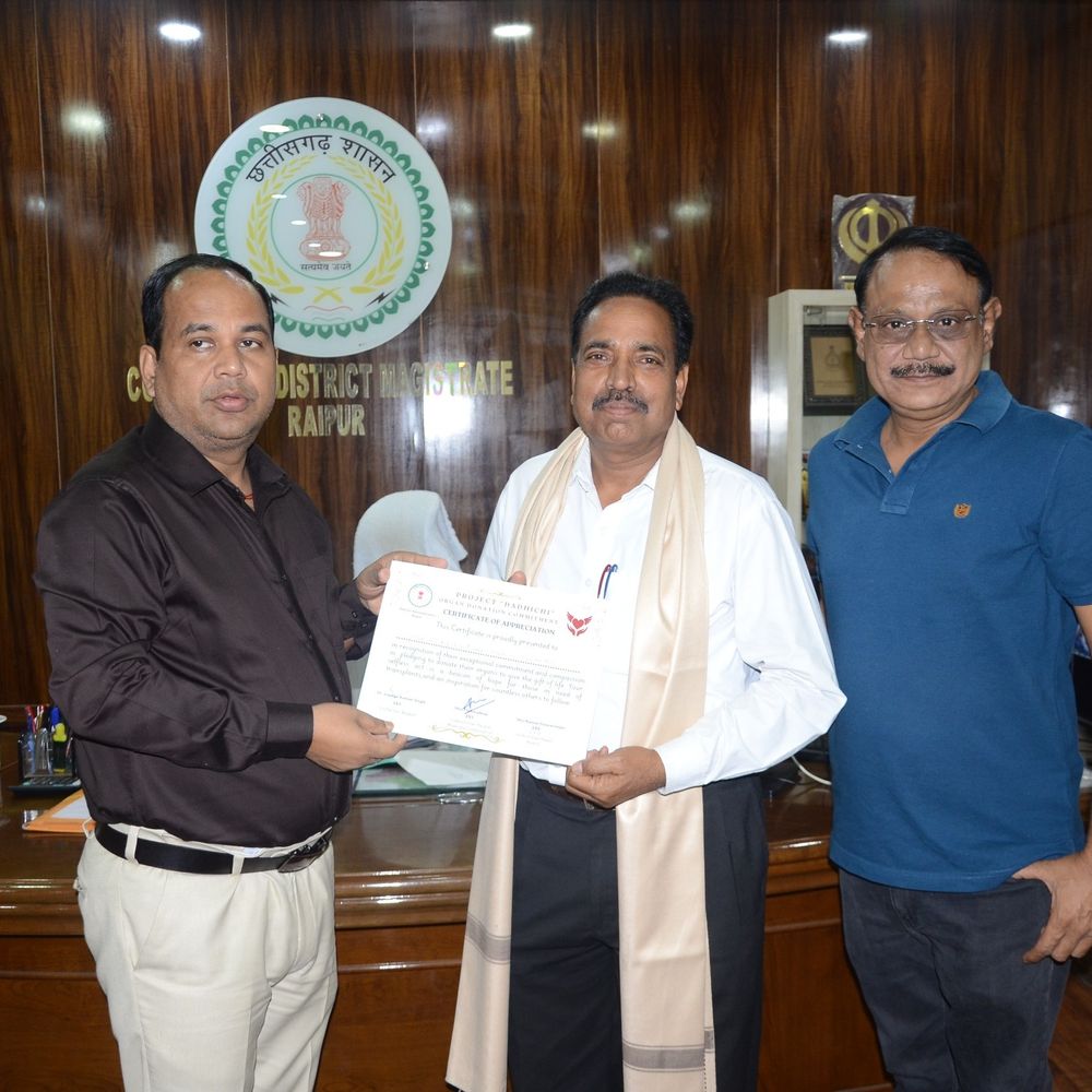 बलरामपुर के सूर्य प्रताप कुशवाहा ने अंगदान का संकल्प लिया:  रायपुर में कलेक्टर डॉ. गौरव कुमार सिंह के समक्ष की घोषणा – Balrampur (Ramanujganj) News