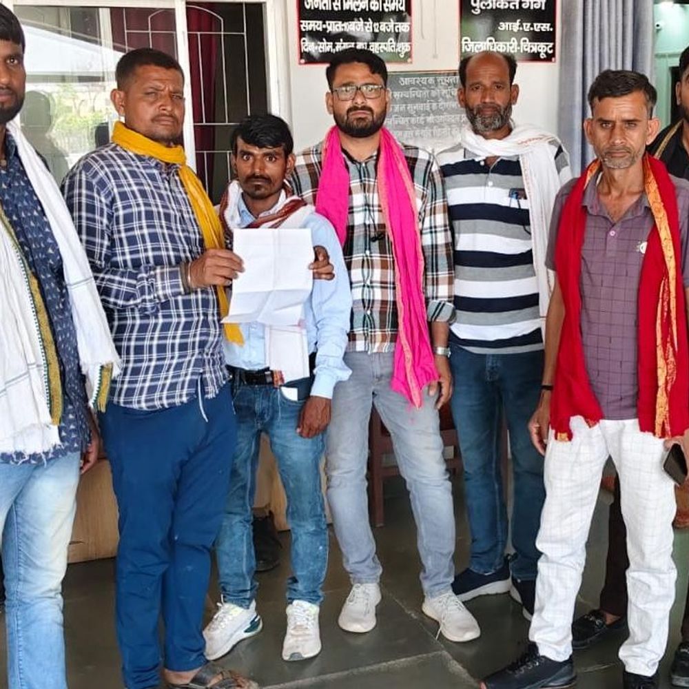 चित्रकूट के मंदौर गांव में शराब दुकान का विरोध:ग्रामीणों ने जिलाधिकारी को ज्ञापन सौंपकर अनुमति रद्द करने की मांग की