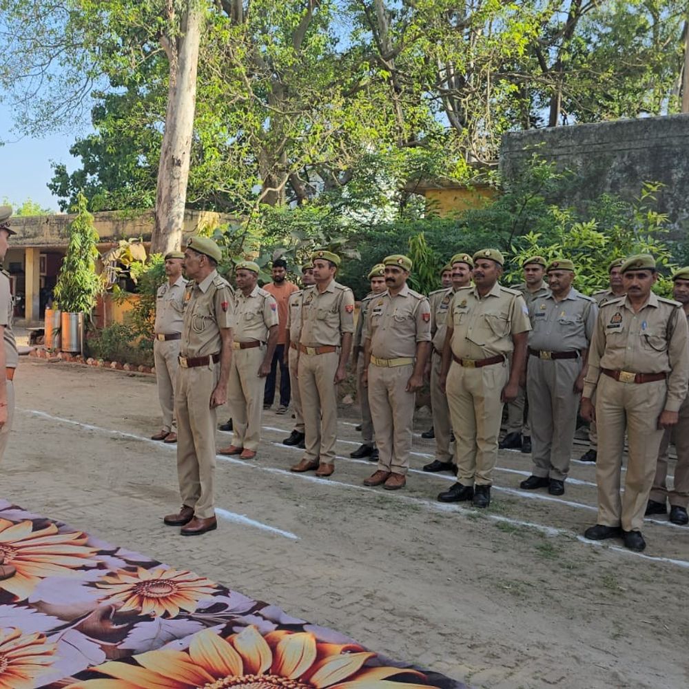 हापुड़ में अग्निशमन सेवा दिवस मनाया गया:1944 मुंबई अग्निकांड के शहीदों को श्रद्धांजलि दी, जागरूकता रैली निकाली गई