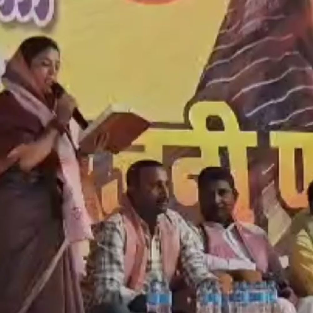 देवरिया में अंबेडकर जयंती पर महिला सफाई कर्मियों का सम्मान:कार्यक्रम में सामाजिक समानता का संदेश दिया गया