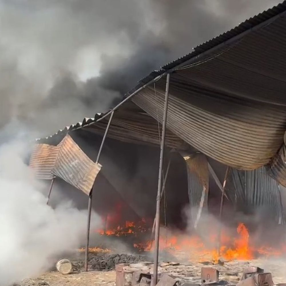 नवादा में कचरा गोदाम में आग:  लाखों का सामान जलने से नुकसान, कोई घायल नहीं – Nawada News