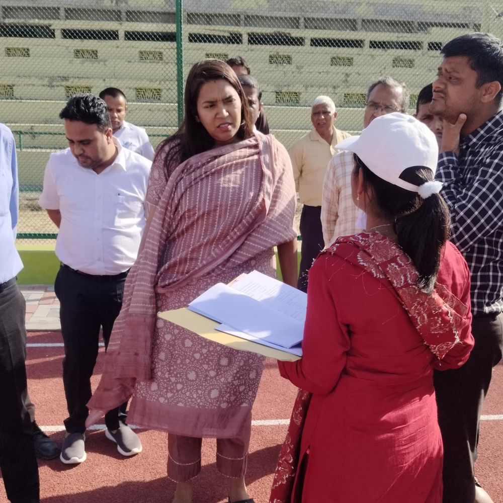 मेरठ स्टेडियम के सिंथेटिक ट्रैक में खामियां मिली:सीडीओ ने आईआईटी कानपुर से जांच कराने के दिए निर्देश