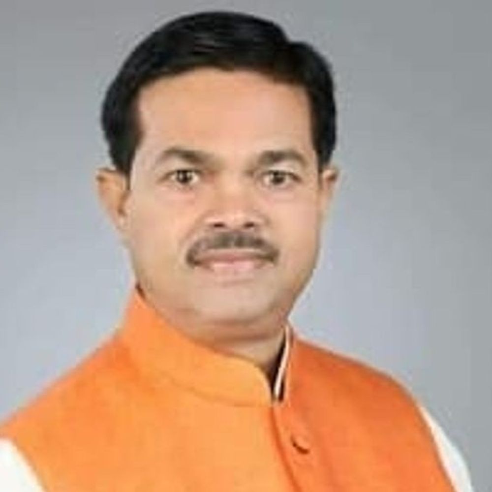 बदायूं में इंटरसिटी ट्रेन उद्घाटन में सियासत:केंद्रीय मंत्री बोले- “सपा सांसद मुंह दिखाने लायक नहीं”, इसलिए ट्रेन उद्घाटन में नहीं आए'