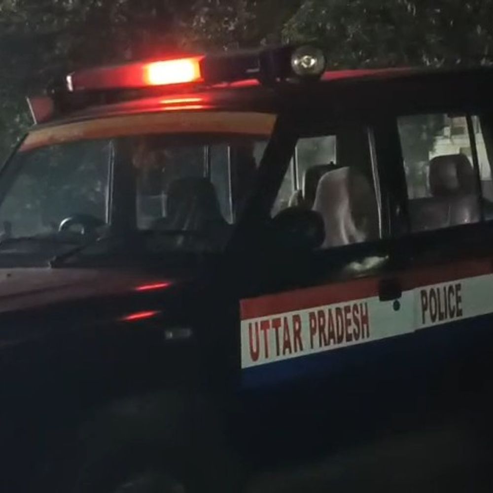 सीतापुर में नवजात का क्षत-विक्षत मिला शव:आम के बाग के पास सड़क किनारे हाथ-पैर कटे मिले