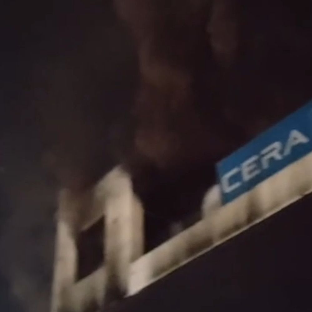 सचेंडी में हार्डवेयर दुकान में लगी आग, लाखों का नुकसान:शॉर्ट सर्किट से भड़की, फायर बिग्रेड की तीन गाड़ियां ने एक घंटे में काबू पाया