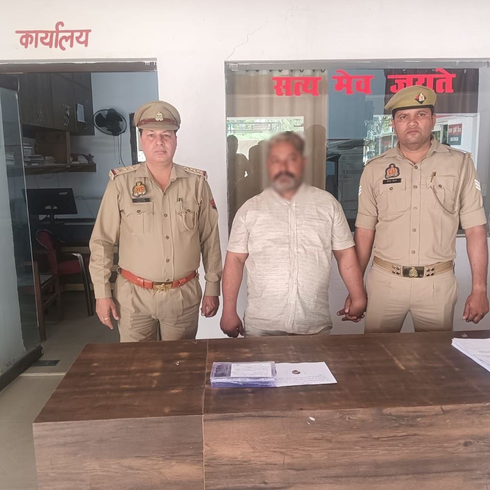 करोड़ों की GST चोरी का 25 हजार का इनामी गिरफ्तार:रामपुर पुलिस ने फर्जी ई-वे बिल, दस्तावेज और मोबाइल बरामद किया