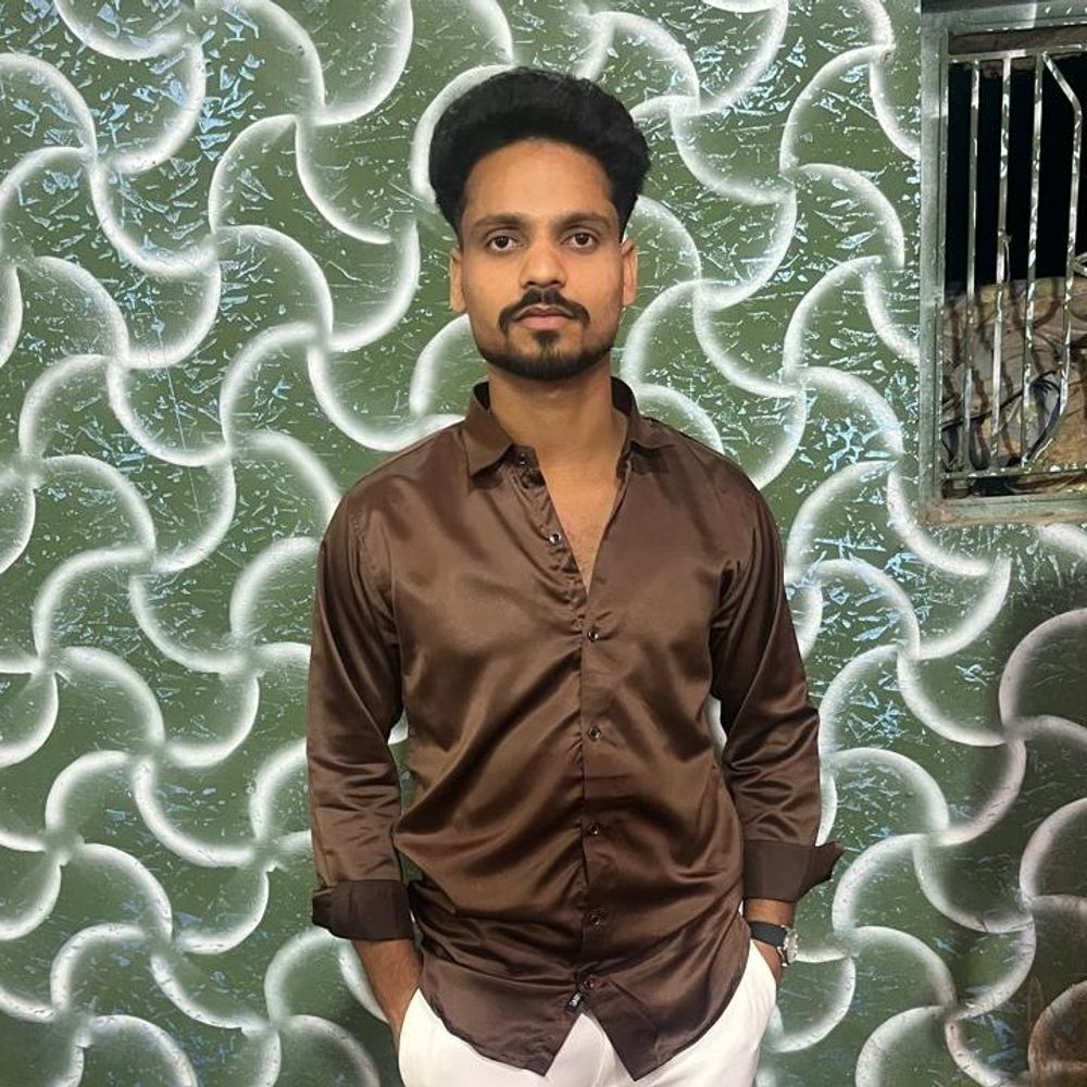 आगरा-फतेहाबाद रोड पर बाइक सवार युवक की मौत:तेज रफ्तार कार की टक्कर मारने से दूसरा गंभीर घायल, मृतक की 13 दिन बाद थी सगाई