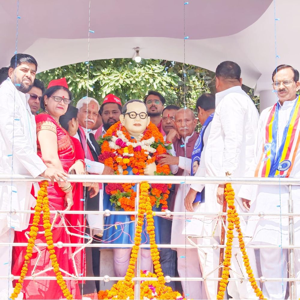 फर्रुखाबाद में सपा ने मनाई अंबेडकर जयंती:जिलाध्यक्ष बोले- हर जोन-सेक्टर में हो रहे कार्यक्रम, गोष्ठी का भी हुआ आयोजन