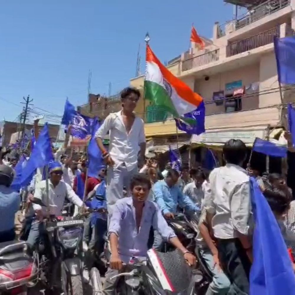 महोबा में बाबा साहेब अंबेडकर की जयंती मनाई गई:शहर में निकली भव्य बाइक रैली, 'जय भीम' के नारों से गूंजा