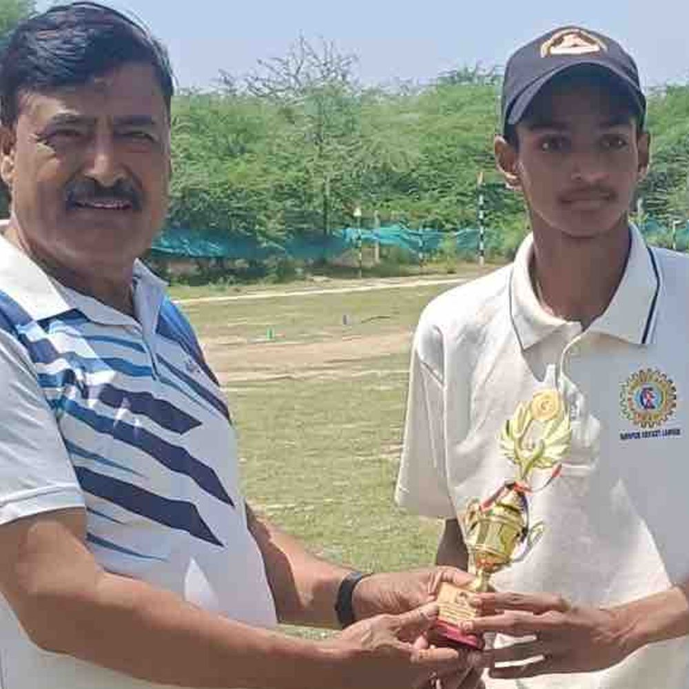 अशोका ज्योति ने 10 विकेट से जीता सेमीफाइनल:प्रथम हरेंद्र पाल आनंद क्रिकेट प्रतियोगिता के फाइनल में पहुंची