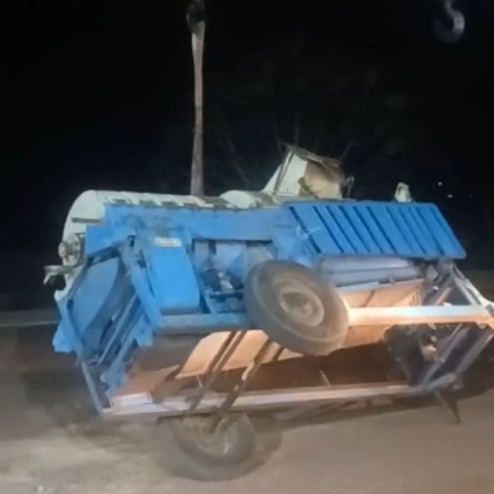 अनियंत्रित होकर ट्रैक्टर में लगा थ्रेसर पलटा:  धूमा बाईपास पर यातायात रहा बाधित, मशक्कत के बाद खुला जाम – Seoni News