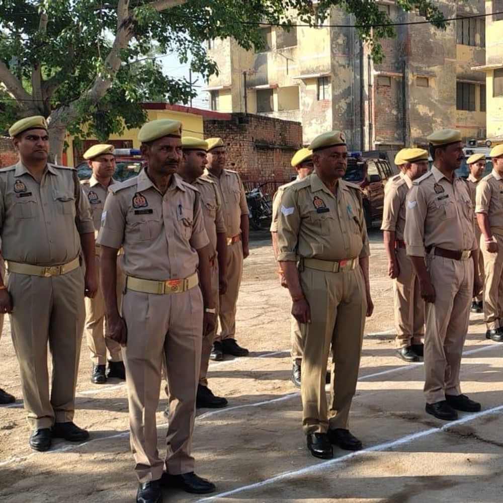 अग्निकांड में शहीद फायर कर्मियों को श्रद्धांजलि दी गई:एटा में अग्निशमन सेवा सप्ताह का हरी झंडी दिखाकर हुआ शुभारंभ