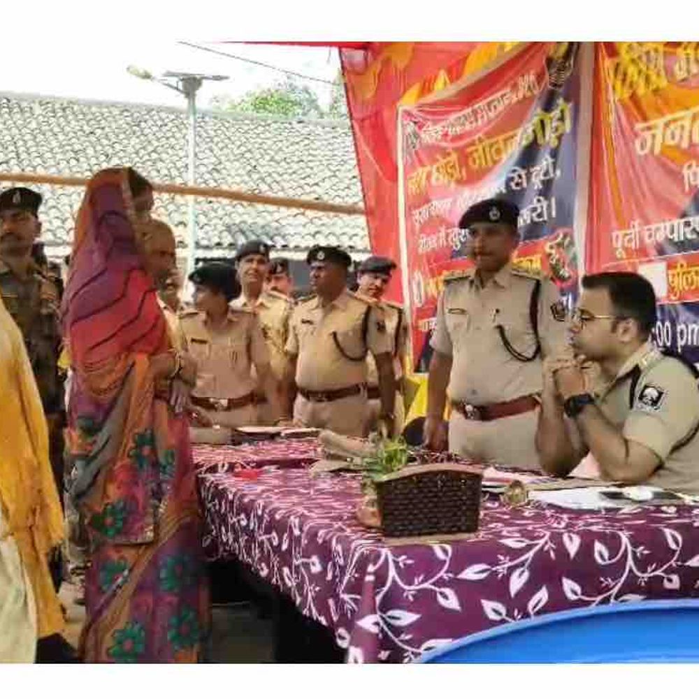 पूर्वी चंपारण में SP का जनता दरबार:25 मामलों की सुनवाई, जांच में देरी पर अधिकारियों के वेतन पर रोक, थानाध्यक्ष पर भी कार्रवाई