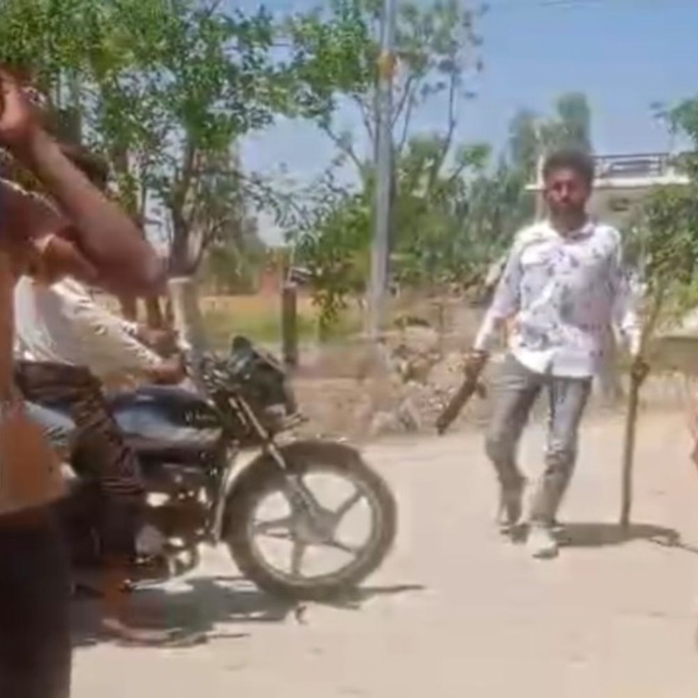 गेहूं मड़ाई विवाद में युवक को पीटने की योजना:नकाबपोश बाइक सवारों का वीडियो आया सामने, पुलिस ने दर्ज किया मुकदमा