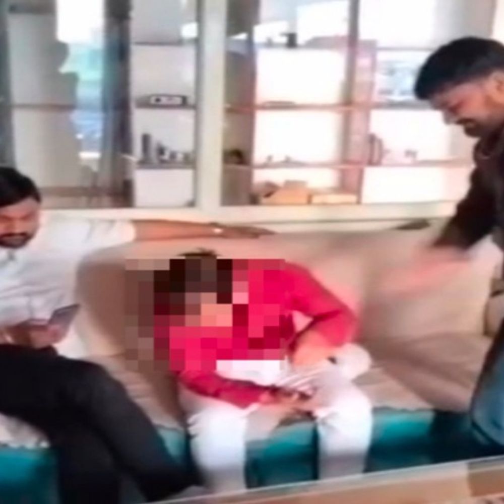 शाहजहांपुर में सुपरवाइजर को अगवा कर पीटा, VIDEO:5 दिन बाद FIR, गिरफ्तारी नहीं, पीड़ित बोला-पुलिस हमसे सबूत मांग रही थी