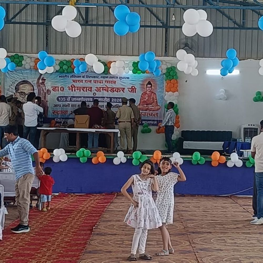 बागपत पुलिस लाइन में अंबेडकर जयंती का आयोजन:SP समेत अधिकारियों ने बाबा साहब को दी श्रद्धांजलि, केक काटा